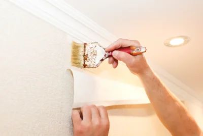 Pose de papier peint à Venise — revêtements muraux et toiles de verre
